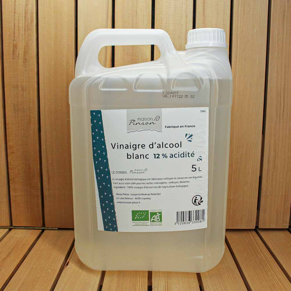 Vinaigre blanc : comment l'utiliser pour laver vos sols